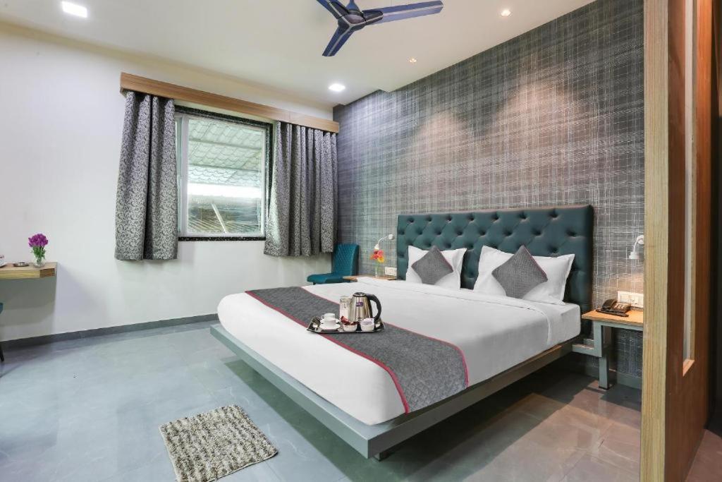 Glitz Hotels Arc Palace - Mankoli, Bhiwandi Extérieur photo